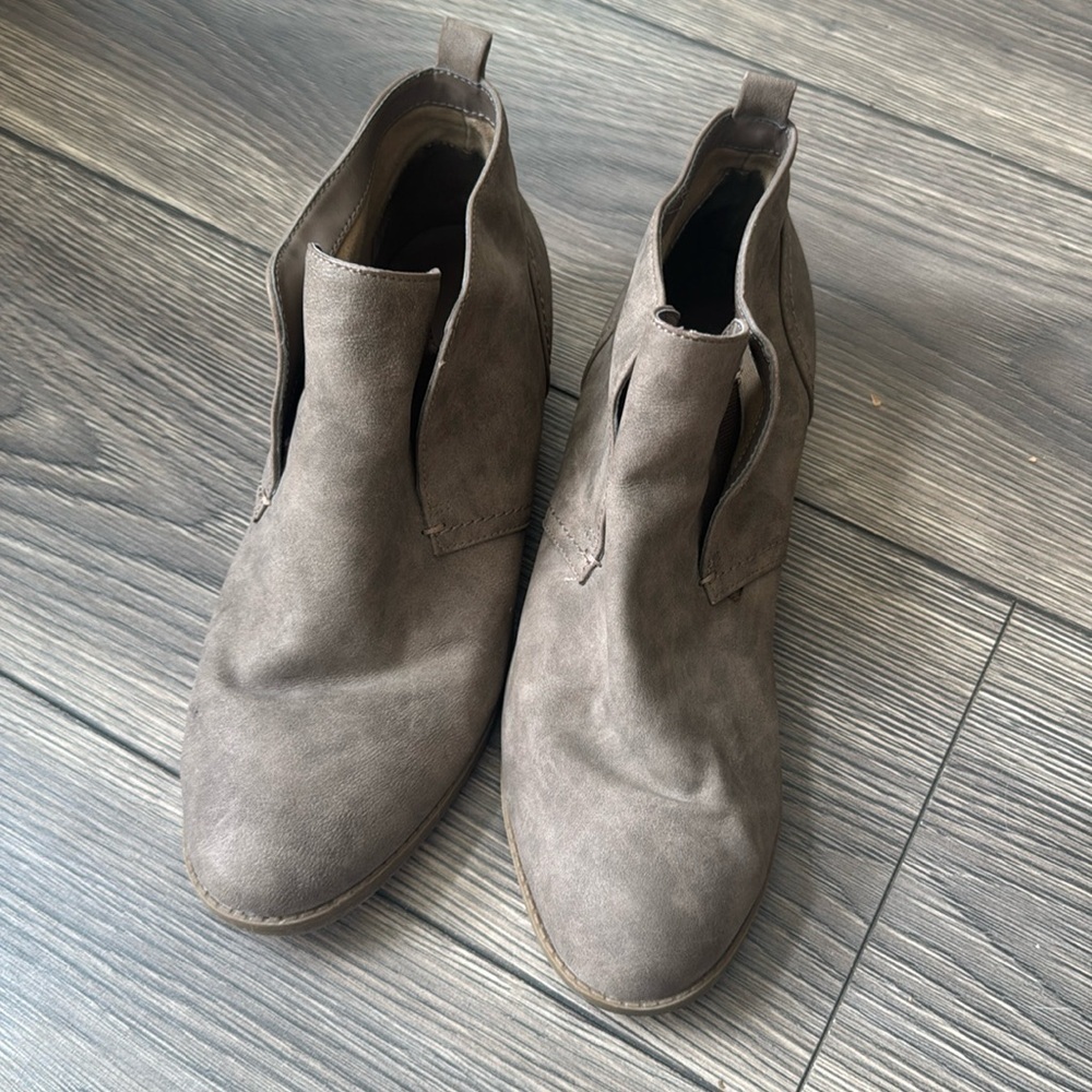 Brown Indigo Rd. Booties size 9.5